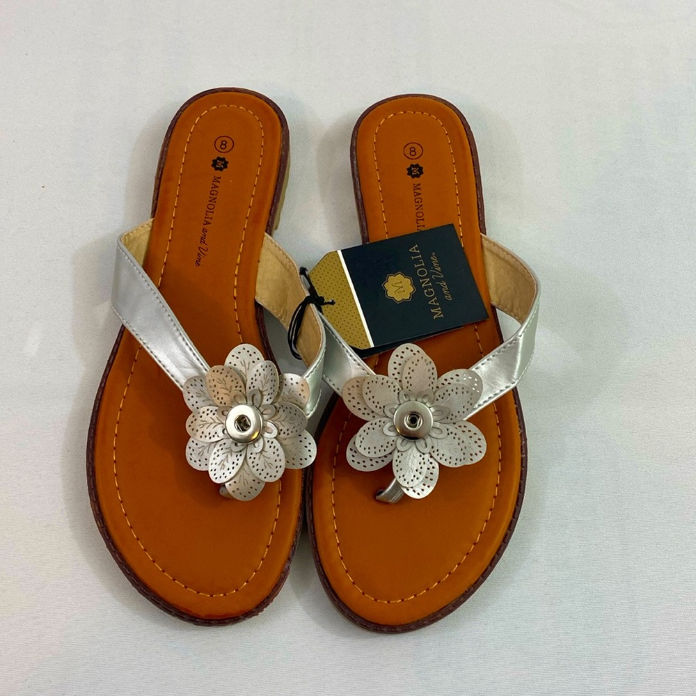 Magnolia and Vine Women’s Flip Flops NWT